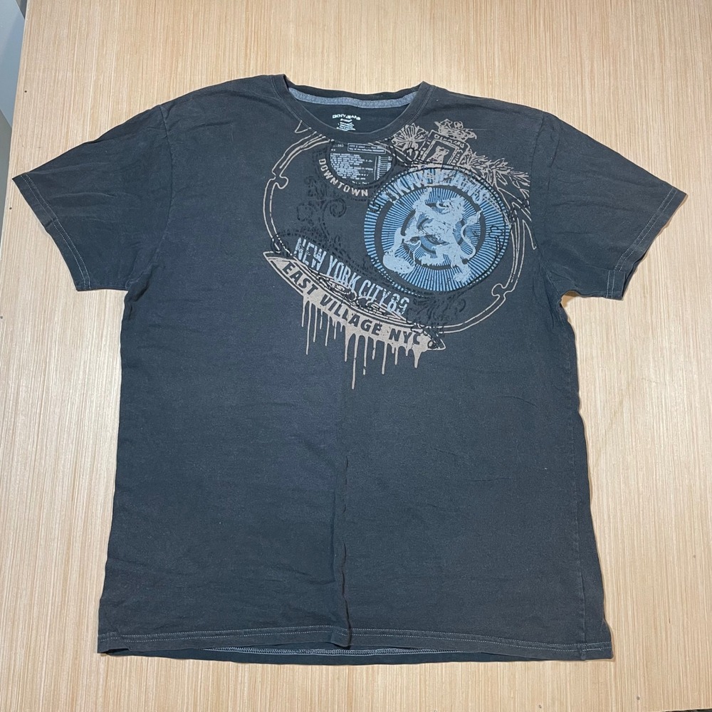 DKNY Jeans T Shirt Mens 2XL Charcoal Grey Graphic East Village NYC Lion Crest